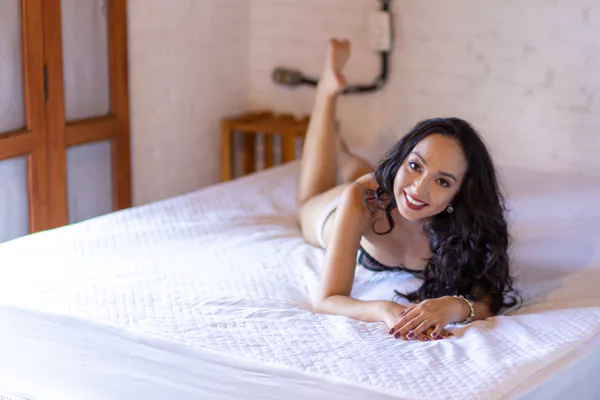 Camila Midori em ensaio sensual da Sensualité